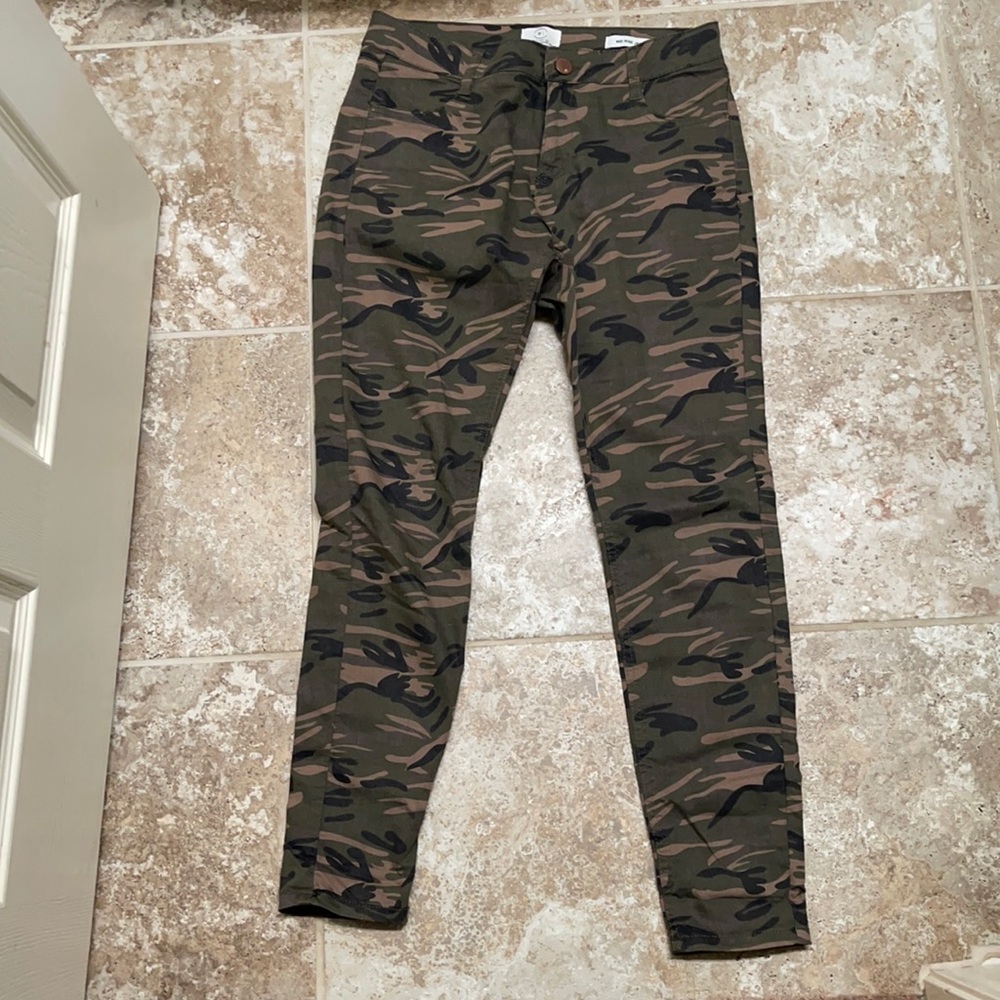 Ladies Cotton On army print jeggings size US 8.
